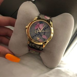 Women Gucci watch